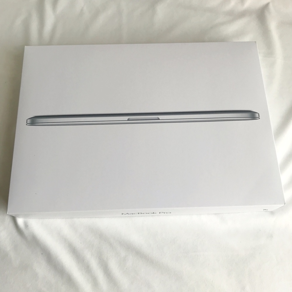 Authentic Apple 15" MacBook Pro box for